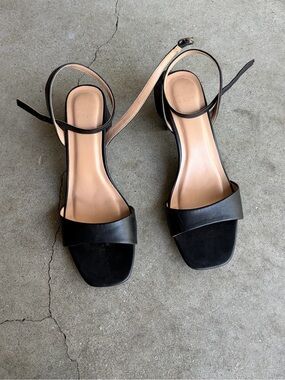 BLACK HIGH HEELS